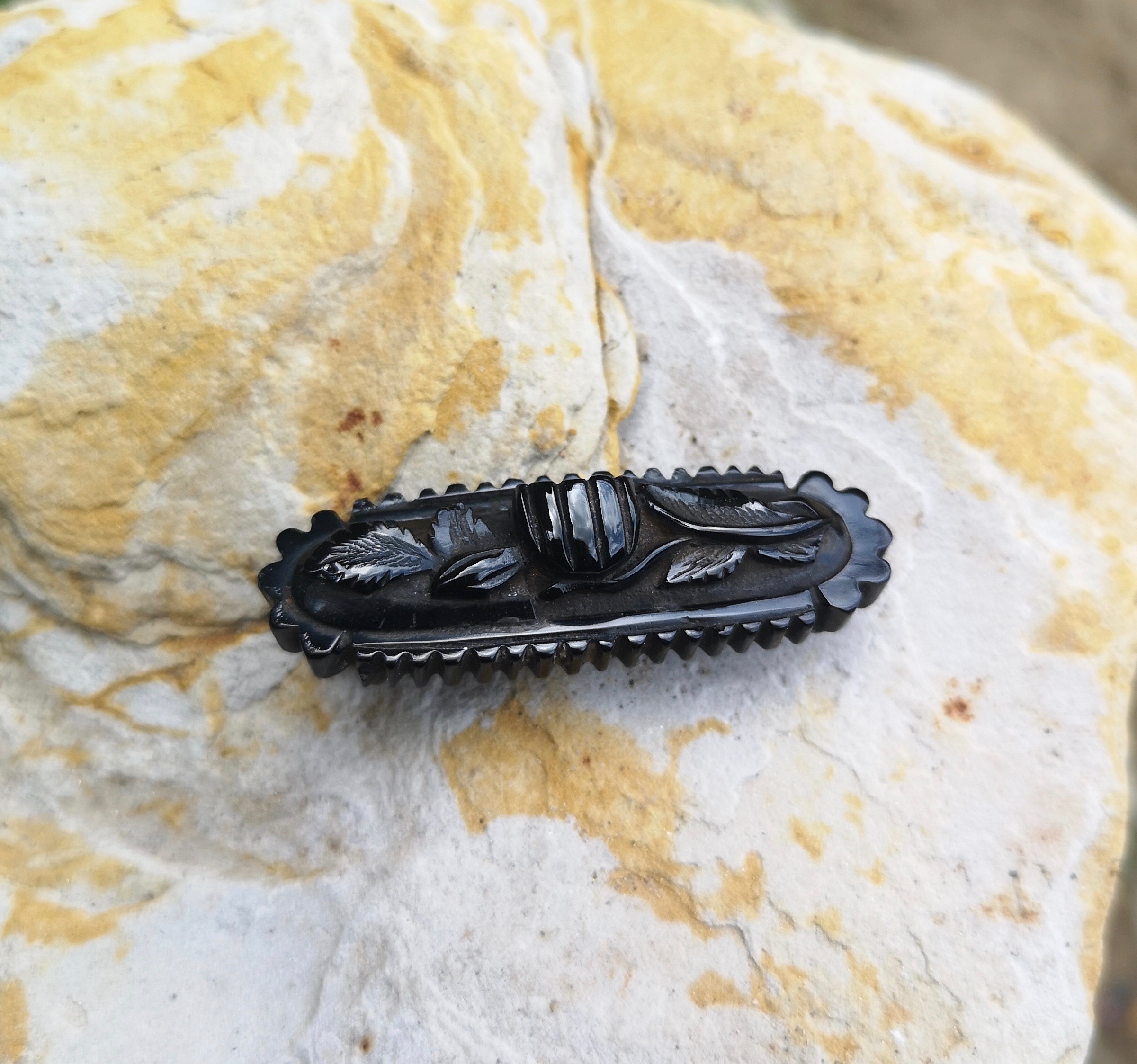 Antique Whitby Jet daisy bar brooch