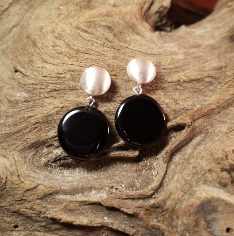 Round button drop earrings