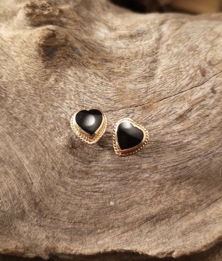 9ct Gold heart stud earrings