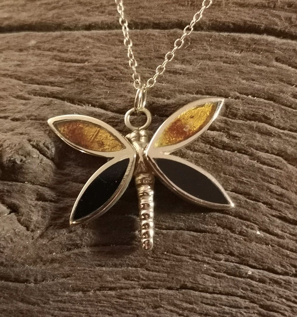 9ct Gold amber butterfly pendant