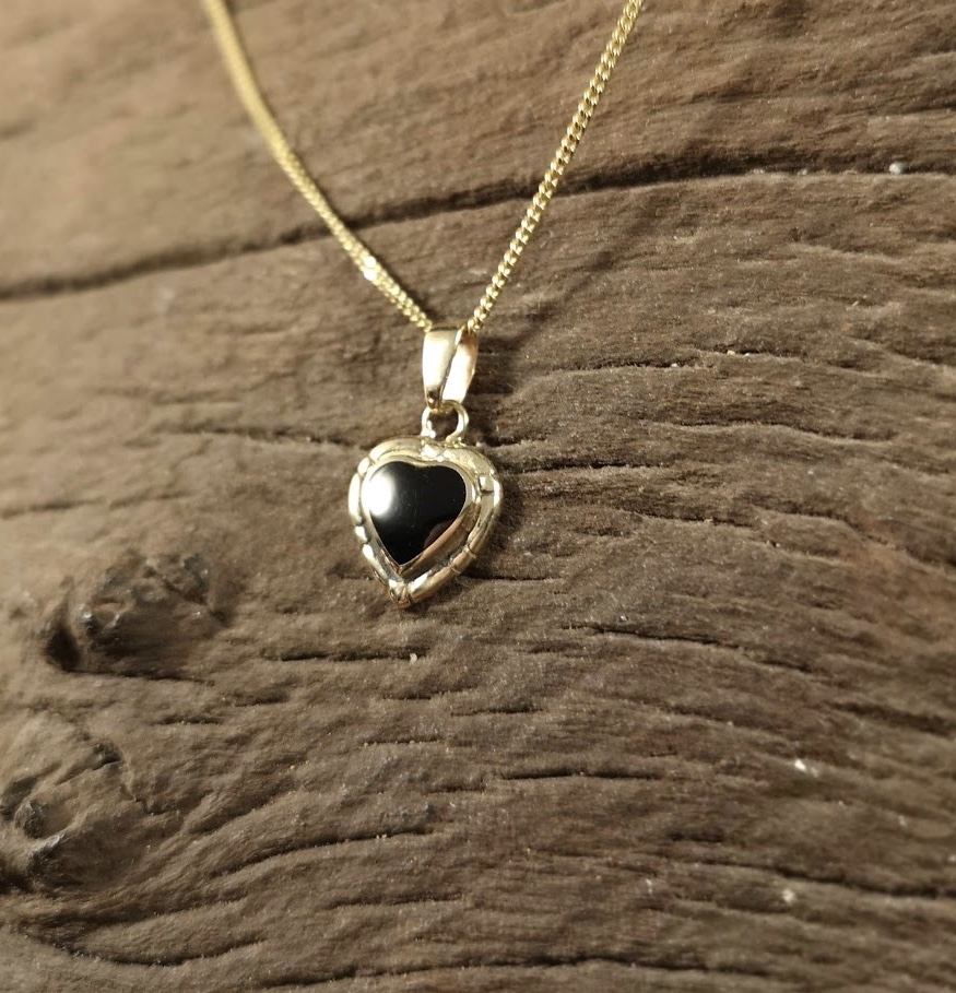 9ct Gold dainty heart pendant