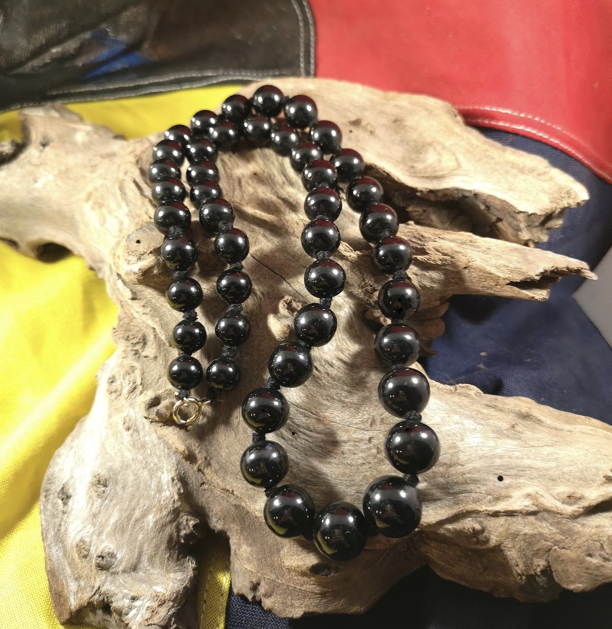 Antique 25.5″ round Whitby Jet beads