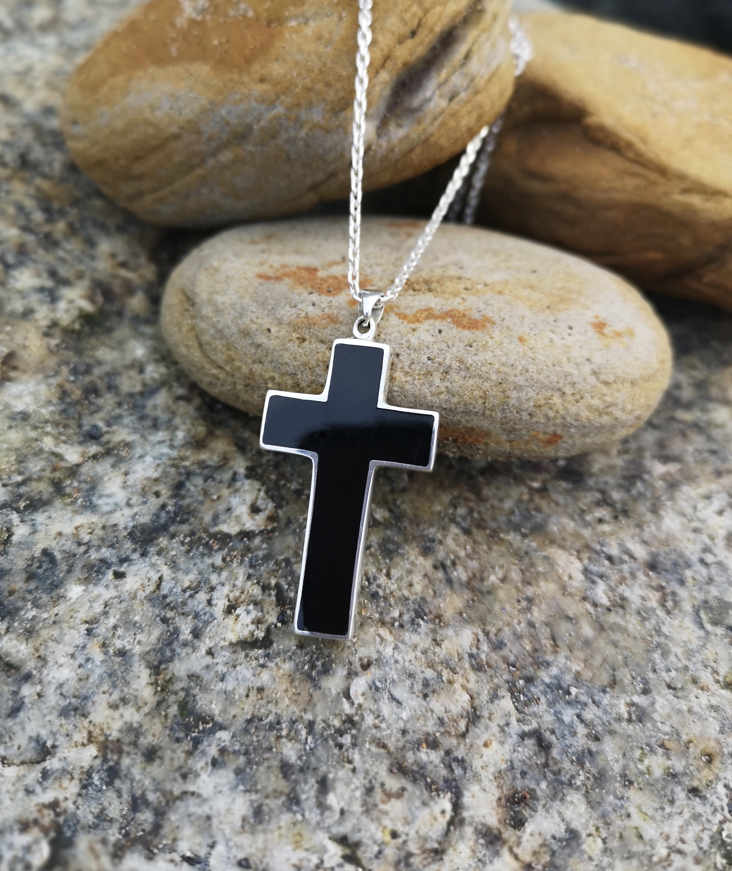 Large Men’s Whitby Jet Cross