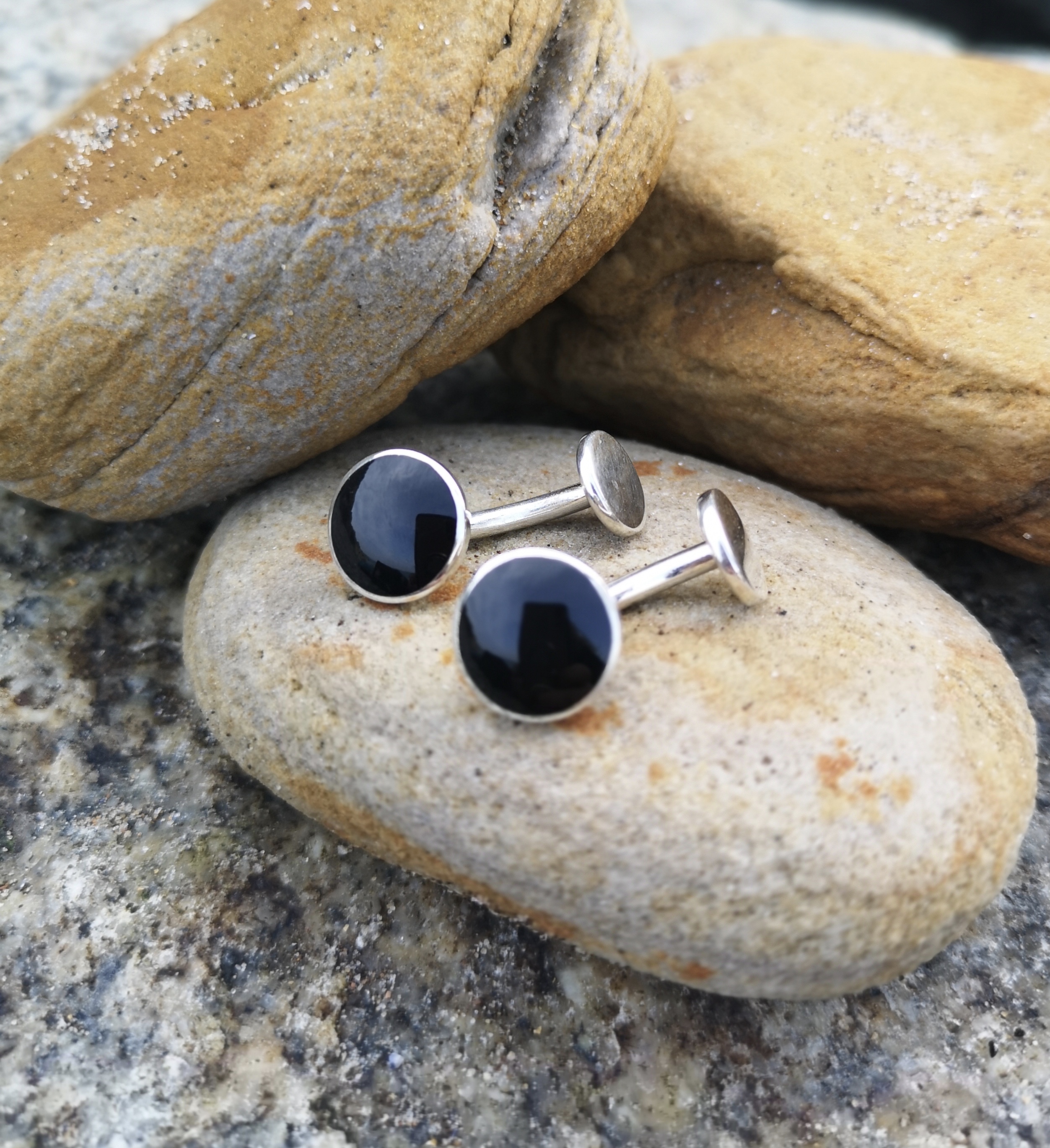 Single-ended Whitby Jet Round cufflinks