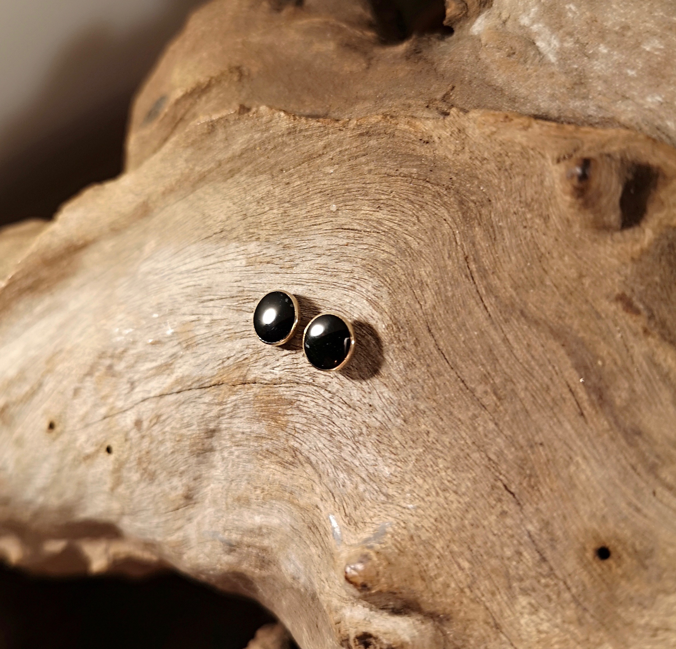 6mm 9ct Gold Whitby Jet Studs