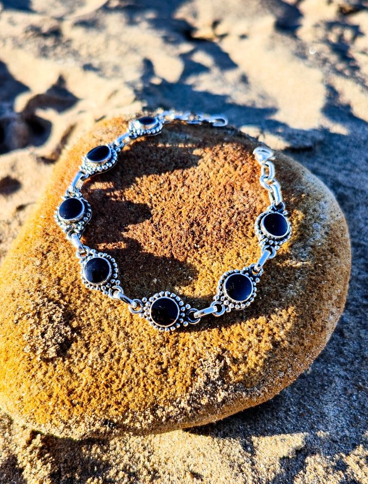 Seven stone dot edge round bracelet