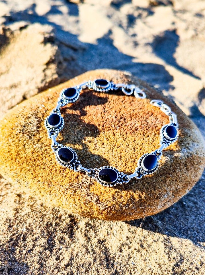 Seven stone dot edge oval bracelet