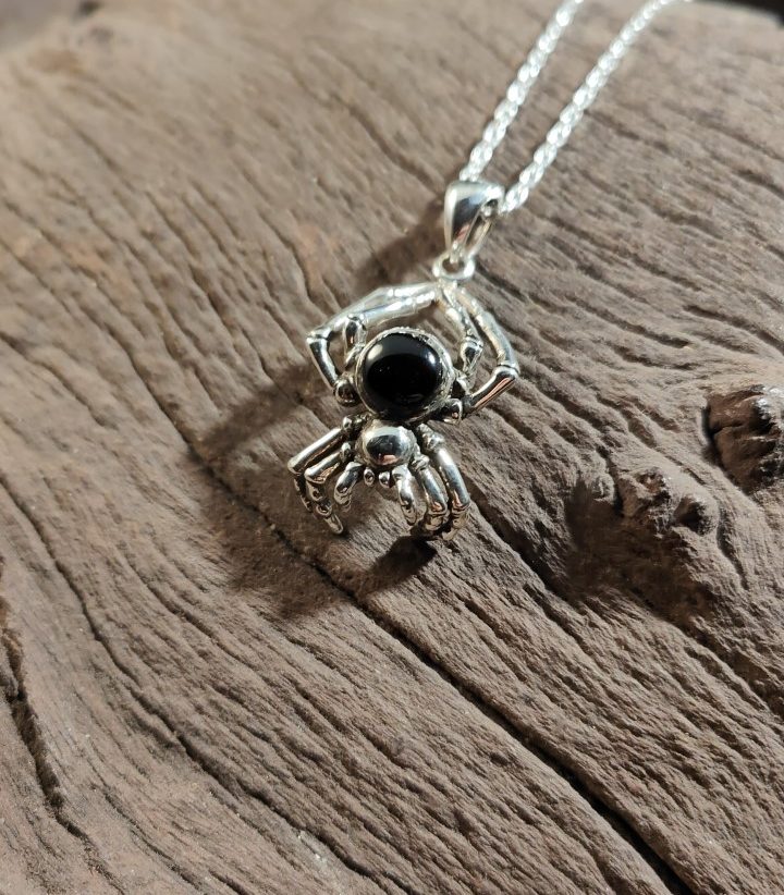 Classic spider pendant