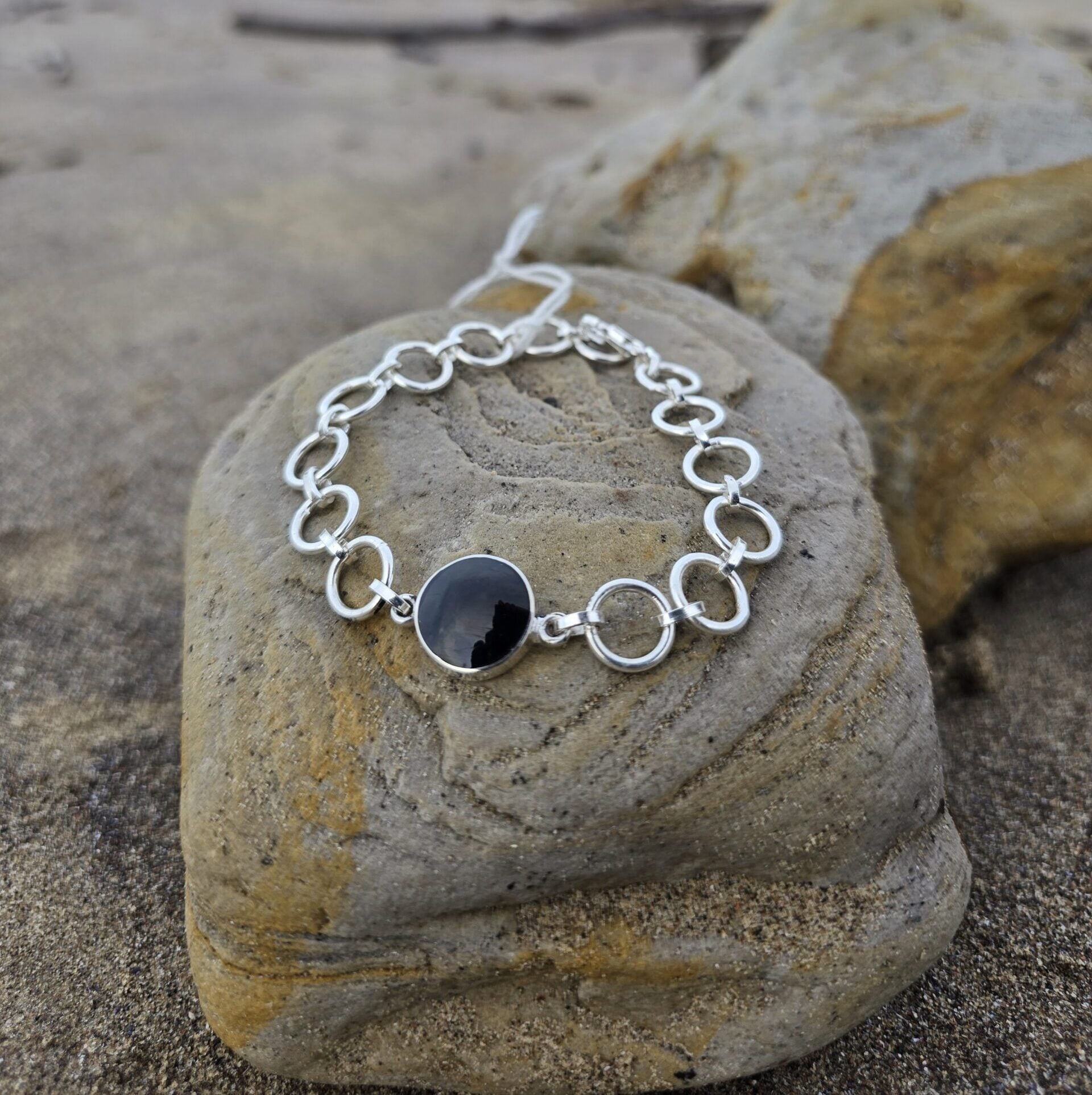 Claasic round jet bracelet